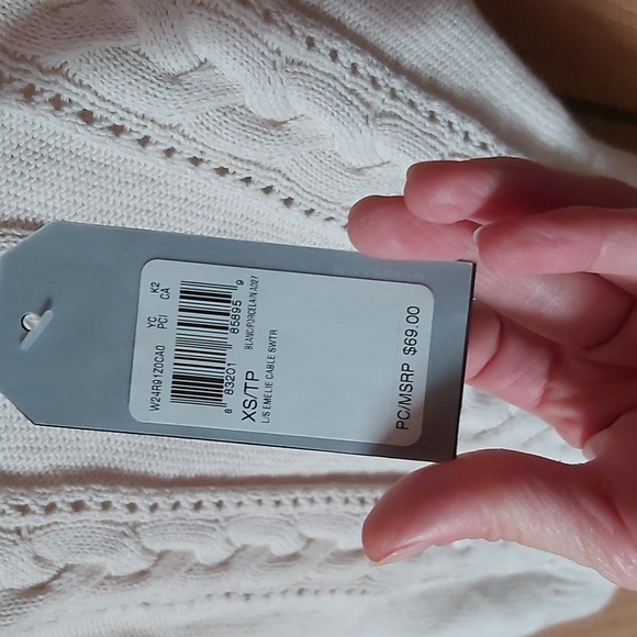 Sweater - Picture 4 of 5